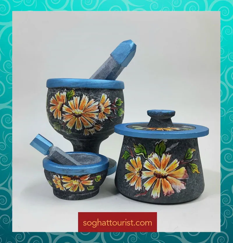 هاون سنگی پایه دار و دیگچه