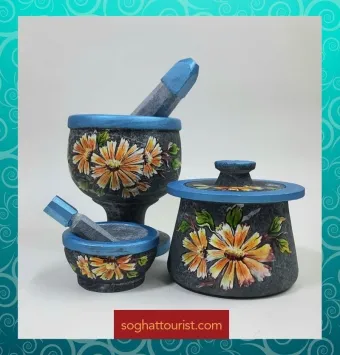 هاون سنگی پایه دار و دیگچه