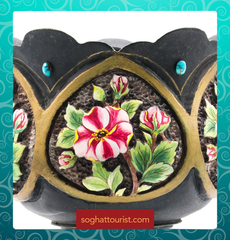 فیروزه به کار رفته در شکلات خوری