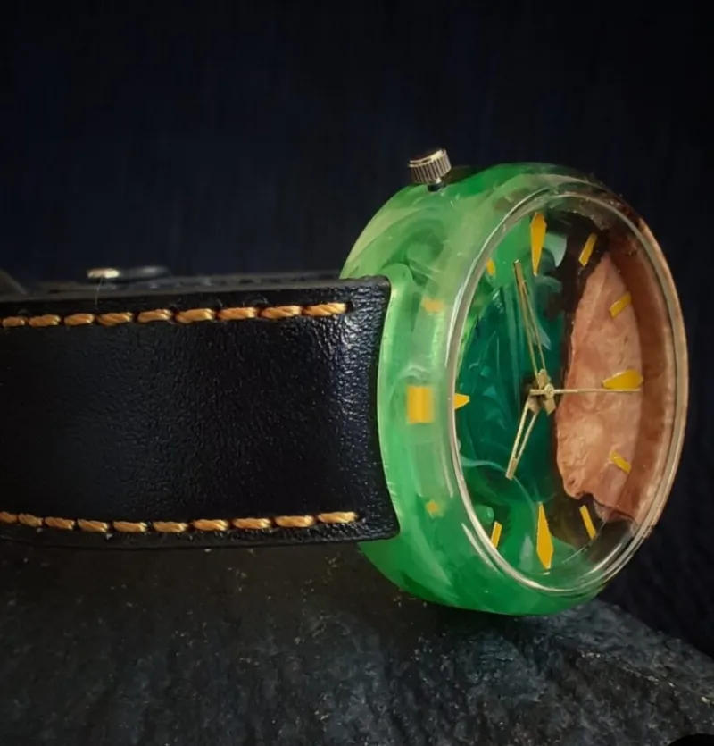 ساعت دست دوز زیبا