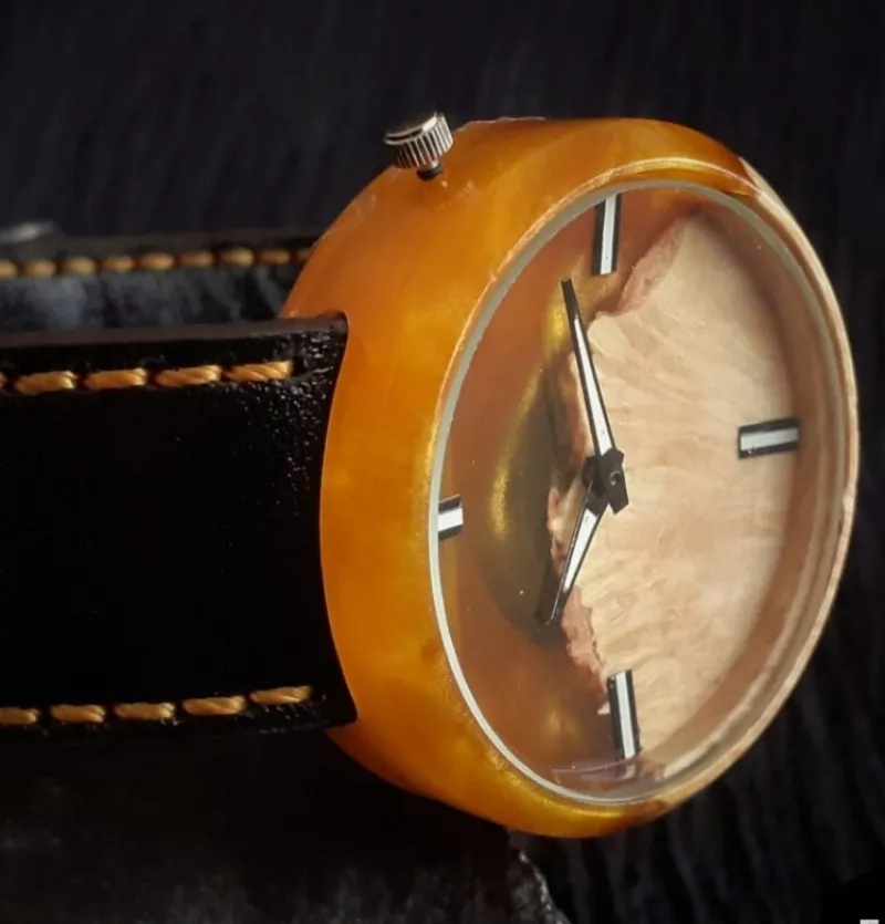 ساعت دست دوز زیبا