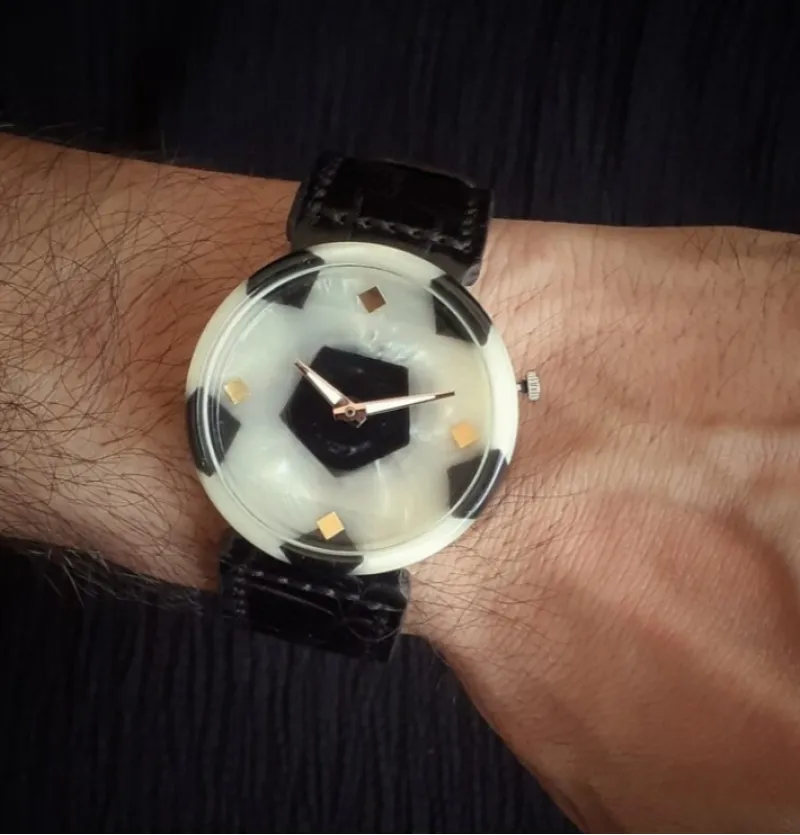 ساعت دست دوز زیبا